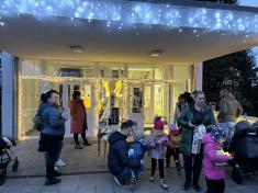 12. okno ve školce září